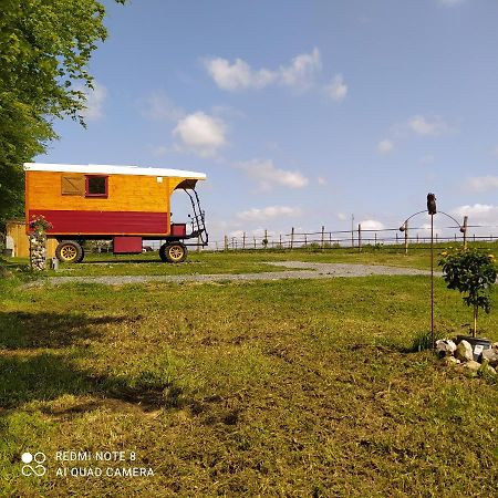 Veritable Roulotte Hippomobile "La Bailleul" Mentheville Dış mekan fotoğraf