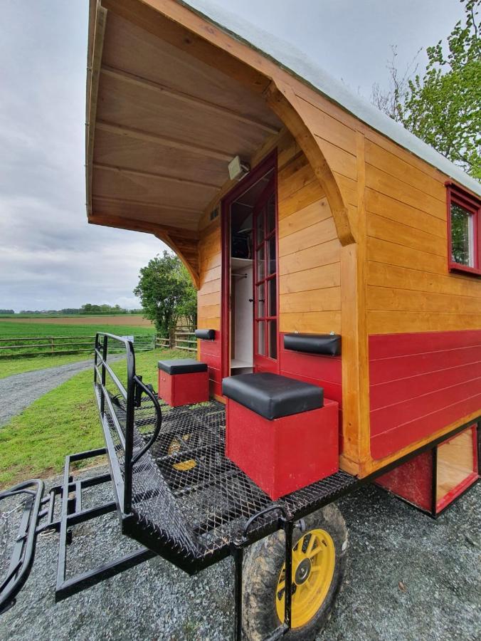 Veritable Roulotte Hippomobile "La Bailleul" Mentheville Dış mekan fotoğraf