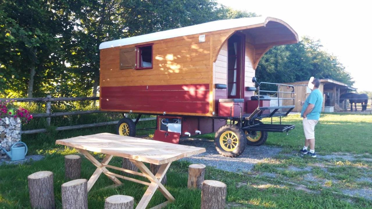 Veritable Roulotte Hippomobile "La Bailleul" Mentheville Dış mekan fotoğraf